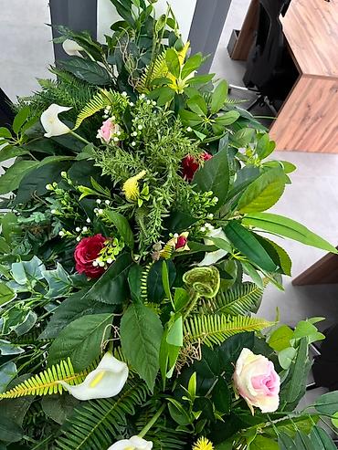 хвойные растения: Instagram: Mayram.decor.kg Искусственное дерево с пышной зеленой — 9