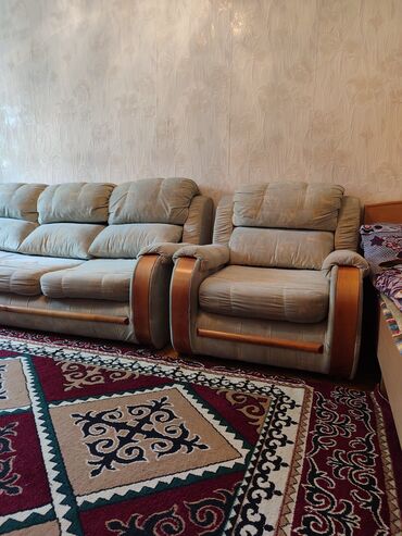 Диваны: Продаю мебель два кресла и диван цена договорная