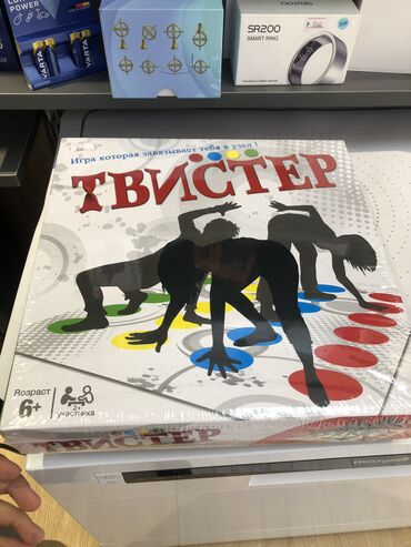 спасательный круг: Твистер — это веселая и динамичная игра для компании, которая проверит