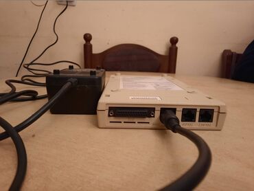 Druga oprema za računare i laptopove: Stari retro modem i adapter za kompjuter.

Nepoznato stanje — 2
