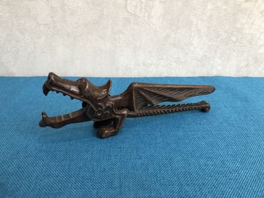 Sikkələr: 2 ci sekil. 10 manat 
3 ci sekil. 25 manat 
4 ci sekil. 30 manat — 14