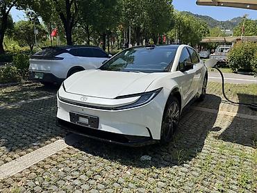 byd e1: Toyota bZ5: 2025 г., Электромобиль, Кроссовер — 3