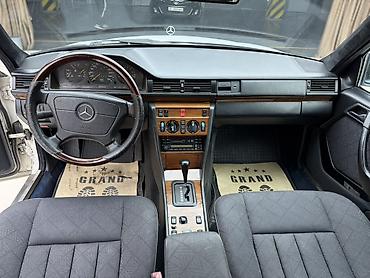 ромашки на мерс: Mercedes-Benz W124: 1995 г., 3.2 л, Автомат, Бензин, Седан — 4