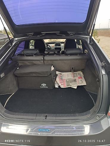 prius salon: Toyota Prius (2-ci nəsil) hibrid hetçbek - Kuzov: hetçbek, tünd boz — 10