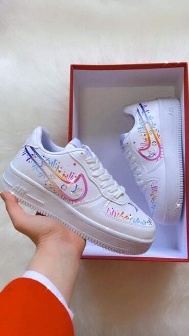 Women's Sneakers and athletic shoes: Nike Air Force
Brojevi od 36 do 44 — 3