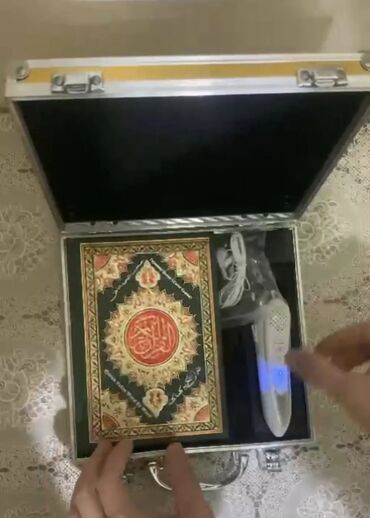 rus dilinde tercume: Oxuyan qələmli Quran kitabı və quran qabı. qablı Başqa Quranı Kərim