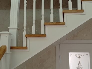 Деревянные лестницы: Деревянная лестница Для дома, Вид дерева: Грецский орех, Форма лестницы: Прямая, Стиль: Классический — 8