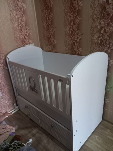 журнальный столик трансформер: Для мальчика, Б/у, Четырехугольная, Колыбель, Без бортиков, С матрасом, Без механизма качания