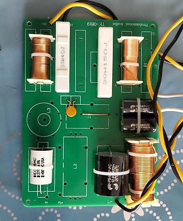 tozsoran filteri: 2 yollu akustik sistem üçün pasiv krossover (Professional Audio — 1