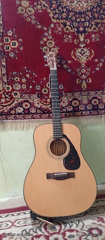 кыргызские музыкальные инструменты: Акустическая гитара Yamaha (форма корпуса Dreadnought) - Классическая — 1