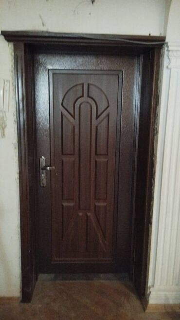Jalüz qapılar: Seyf qapı.Ölçüsü 95x210