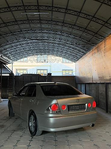 Toyota Altezza: 2000 г., 2 л, Автомат, Бензин, Седан