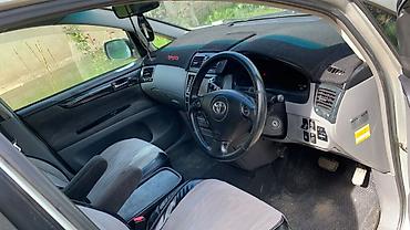два авто: Toyota Avensis Verso: 2003 г., 2.4 л, Автомат, Бензин, Минивэн — 2