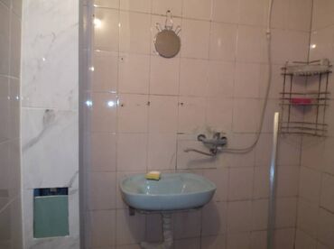 Ofislər: Xətai metrosuna yaxin 7 mertebeli binanın 2-ci mərtəbəsində yerləşən — 11