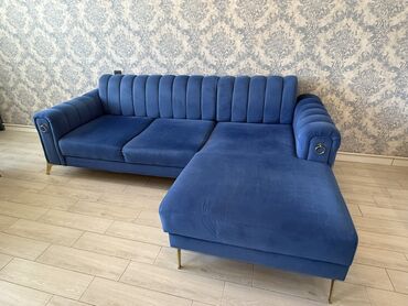 Divanlar: Künc divan, İşlənmiş, Açılmayan, Bazasız, Vеlur parça, Çatdırılma yoxdur