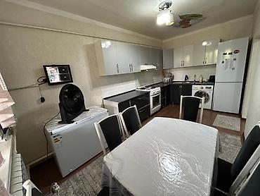 Продажа коттеджей и домов: Продаётся 2х этажный дом !!! 📍 Район:Пишпек, начало ж/м Ак Орго — 3