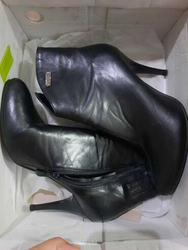 обувь женская сапоги: Ботинки и ботильоны 37, цвет - Черный