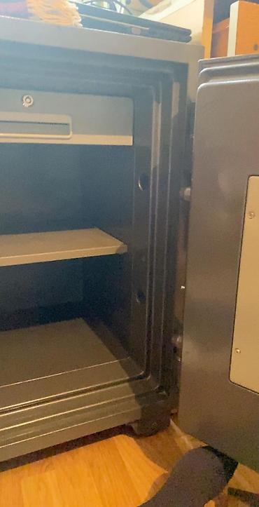 pul kasasi: Koreya Seyfi - Ölçülər: hündürlük 70 sm, eni 46 sm, dərinlik 55 sm - — 8