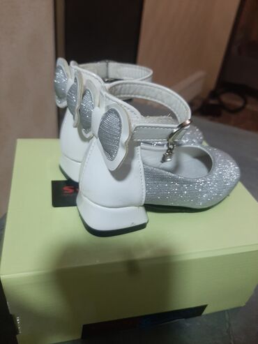 детские лосины для танцев: Gümüşü rəngli, zərli qız uşağı baletkaları 1 defe geyinib usaq 30 azn