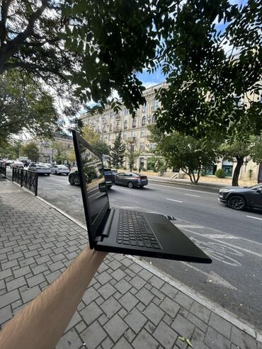 Şarj cihazları: Dell noutbuk – 15,6" ekranlı, qara korpus. Xüsusiyyətlər: - 15,6 düym