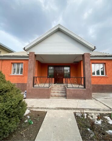 Продажа домов: 130 м², 6 комнат, Кухонная мебель