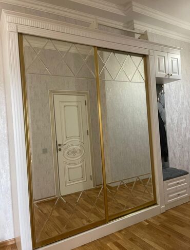 вешалка в прихожую настенная: Шкаф в прихожей