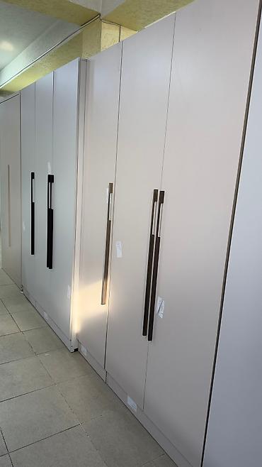 Шкафы для одежды: Шкаф трехдверный из ЛДСП. Качественная фурнитура — 10