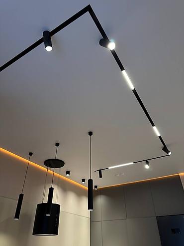 Трековые светильники и споты: Все элементы работают вместе: свет, линии потолка и ниши. За счёт — 2