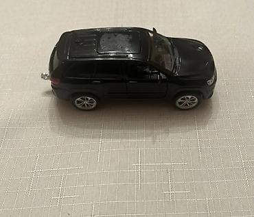 audi quattro: Qara rəngli metal avtomobil modeli – SUV tipli miniatür - Material — 9