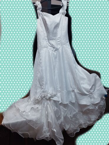 Повседневные платья: Продам оригинальное платье,было одето один раз на свадьбу,белого