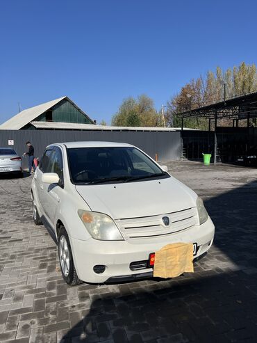 Toyota: Toyota ist: 2002 г., 1.3 л, Автомат, Бензин, Хэтчбэк