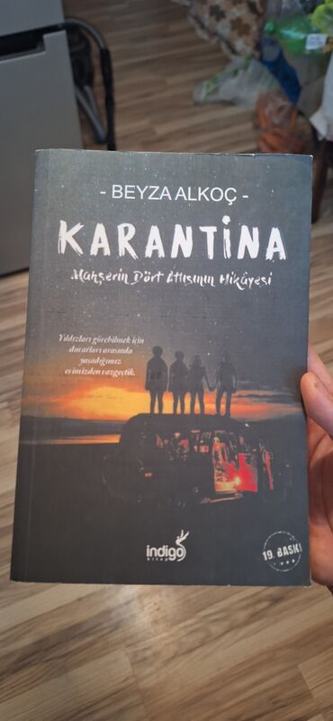 kitab şkafi: Karantina Beyza Alkoç