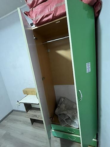 фас: Двухдверный шкаф для одежды, зелёный в отличном состоянии - — 2