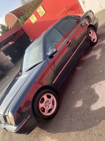 Mercedes-Benz: Mercedes-Benz E-Class (W210) sedan - Kuzov: 4 qapılı sedan, tünd mavi — 4