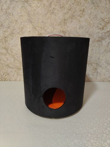 Yuvalar: Yuvarlaq dizaynlı, üzərində dəstəyi olan portativ pişik/kiçik heyvan — 1