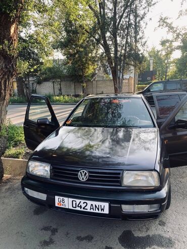 Транспорт: Volkswagen Vento: 1.8 л | 1992 г. | Седан