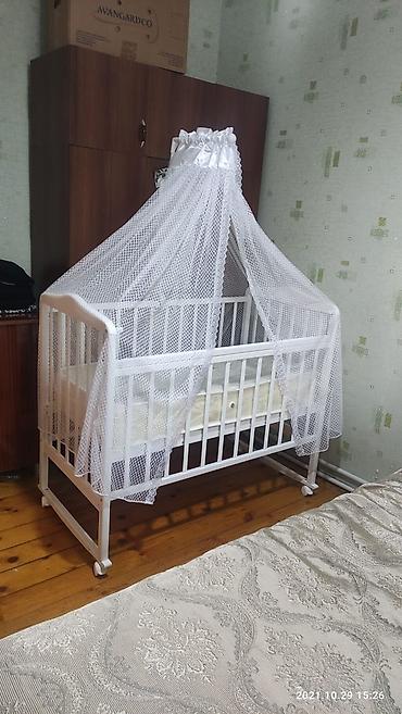 Beşik. Satılır 150 azn. Matras verilir. Ünvan Qış parkı (SemaG)