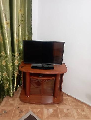 android box: Телевизор с тумбой под ТВ. - Плоский LED-телевизор диагональ примерно — 1