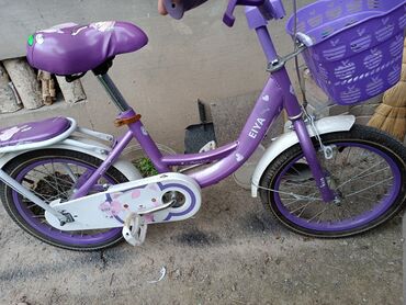 товары для велосипеда: Продаём 2х колесный велосипед детский с корзинкой. Стоимость 3500