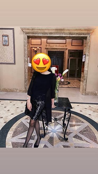платье с пайетками: Элегантное чёрное платье-комбинация с накидкой-шелл сверху. - — 3