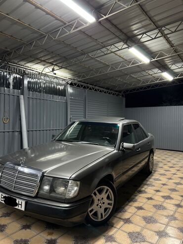clk 208: Mercedes-Benz W124: 1988 г., 2 л, Механика, Бензин