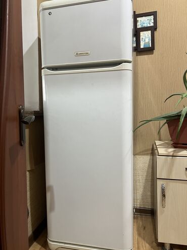 Холодильники: Холодильник Hotpoint Ariston, Б/у, Двухкамерный