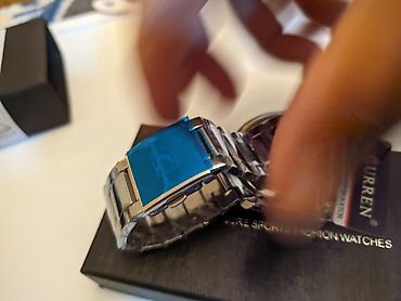 saat barter: Curren kişi qol saatı - Mexanizm: Quartz,suya və toza davamlı. Qolda — 8