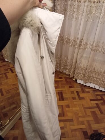 Kurtkalar: Qadın üst geyimləri paketi 1) Qara–ağ süni kürk gödəkçə - Arxa hissə — 5