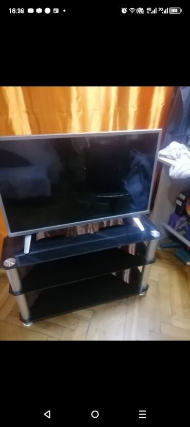 polovni nameštaj niš: Sto za TV stakleni neostecen u boji
Lep
 Mirjevo