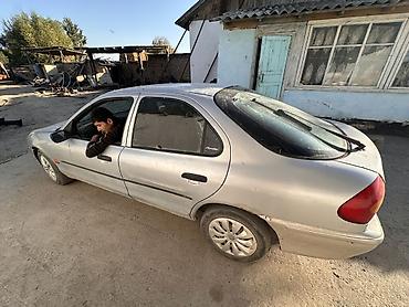 буу зеркало: Ford Mondeo седан, серебристый цвет, левый руль. Кузов: - 4 двери — 4
