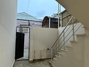 Həyət evləri və villaların satışı: Xırdalanda 2 mərtəbəli həyət evi - Plan: Aşağıda geniş giriş/qaraj — 10