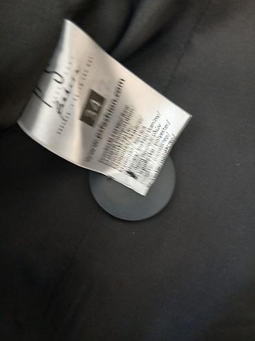 Jackets, Coats, Vests: Elegantni ženski kaput, crne boje, klasičnog kroja do kolena. Model sa — 3