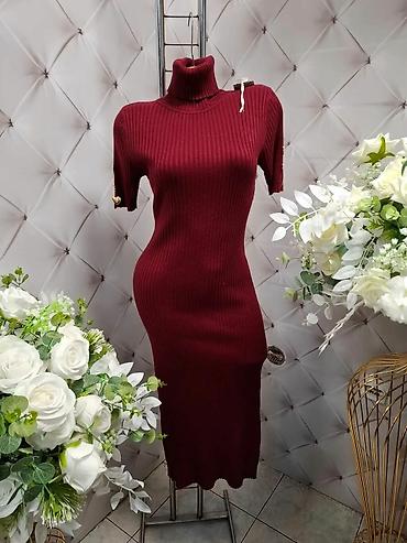 Haljine: Rebrasta pletena haljina sa poludolčevitom - Kroj: uska, midi dužina — 7