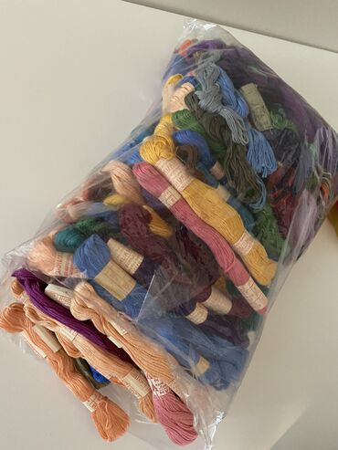 куплю нитки швейные: Продаю советские нитки для вышивания мулине разных цветов